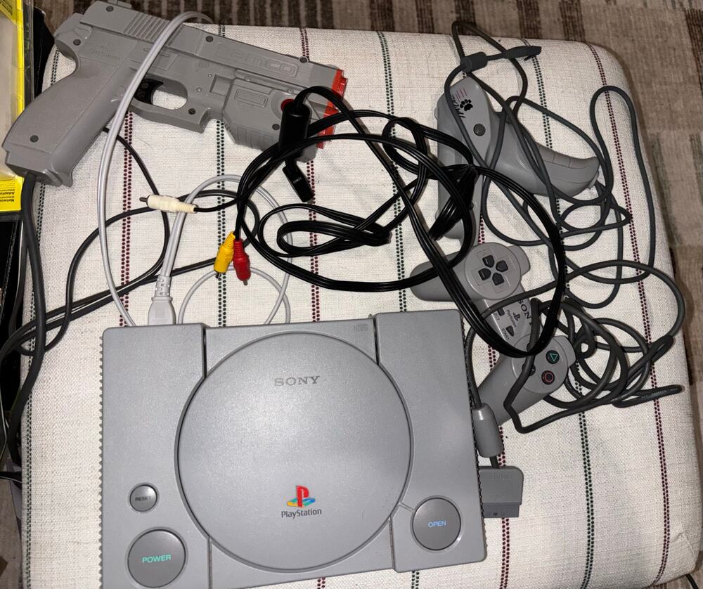 Sony PlayStation 1 Launch Edition Home Console with controller & Namco Guncon